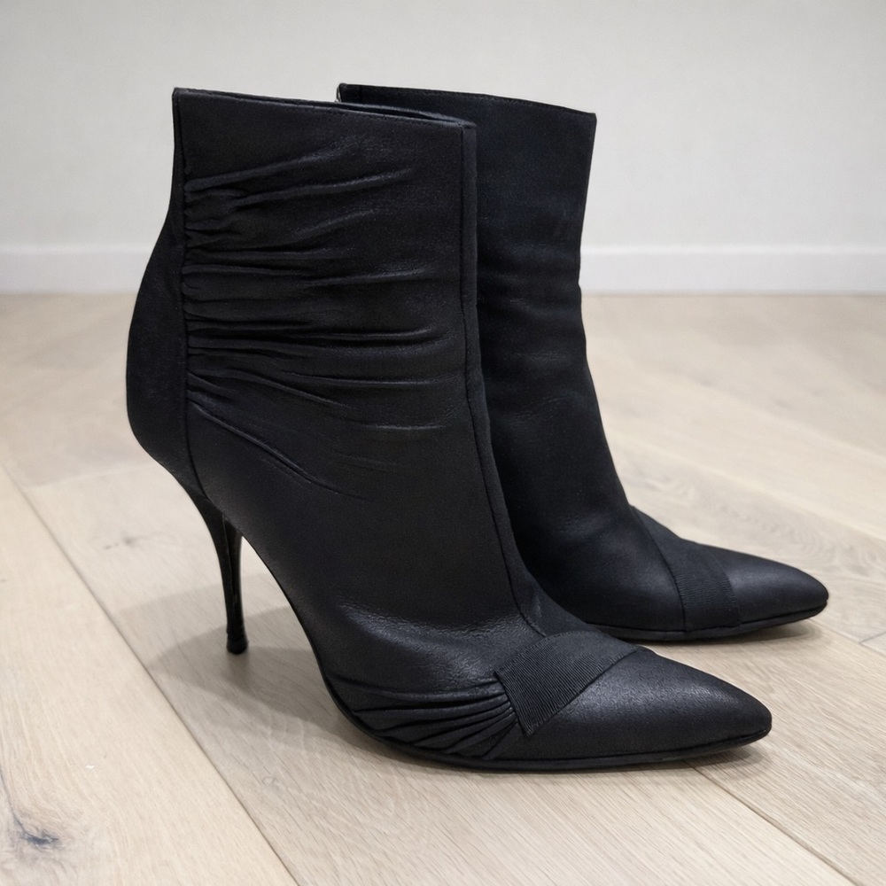 Givenchy Black Ankle Boots Heels Size 38 Suede Pointed Toe